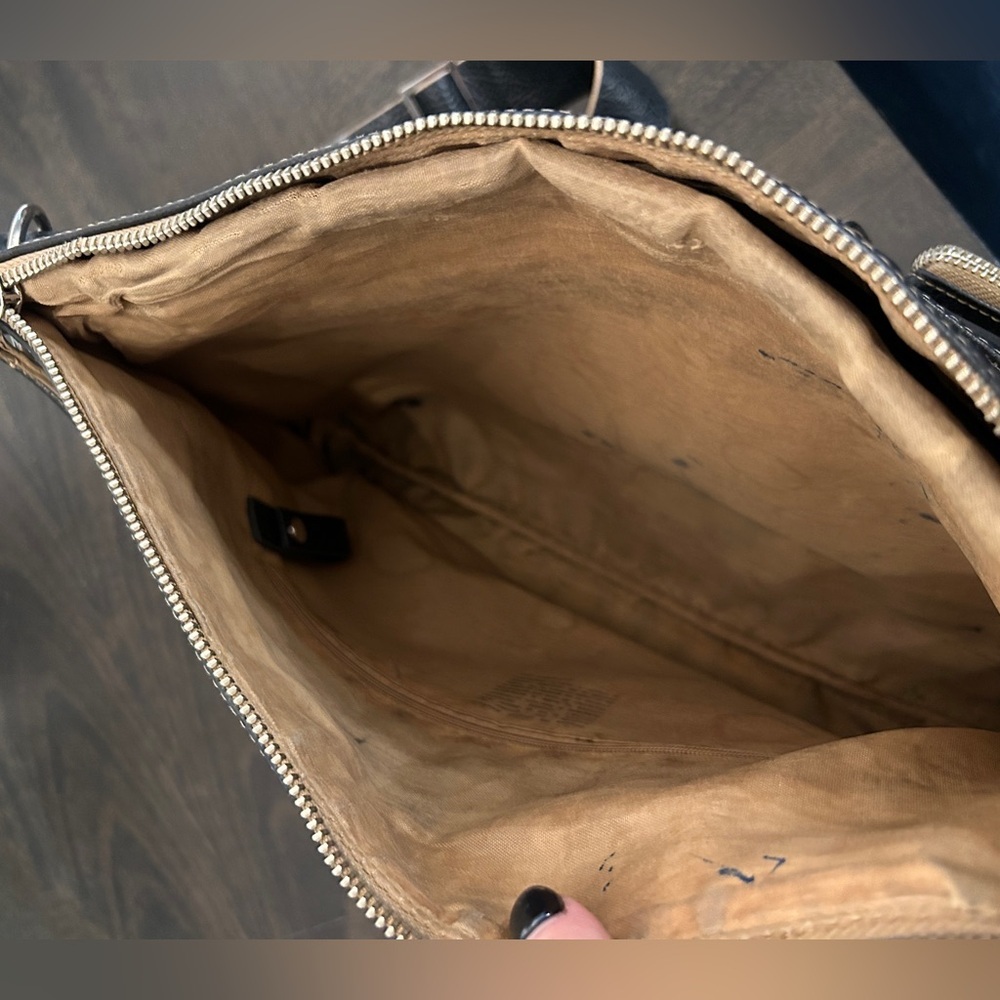 MATT & NAT ~ Vintage butter soft vegan leather unisex messenger handbag - Picture 10 of 16